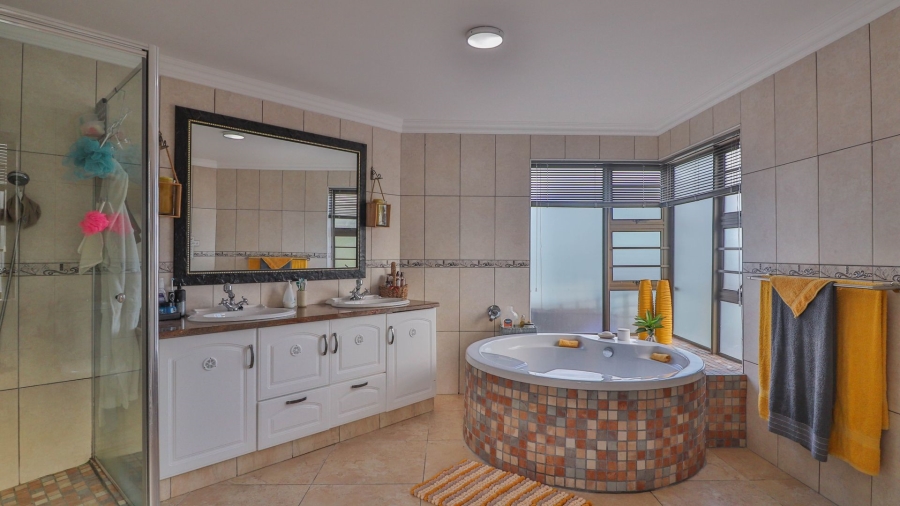 5 Bedroom Property for Sale in Dana Bay Western Cape